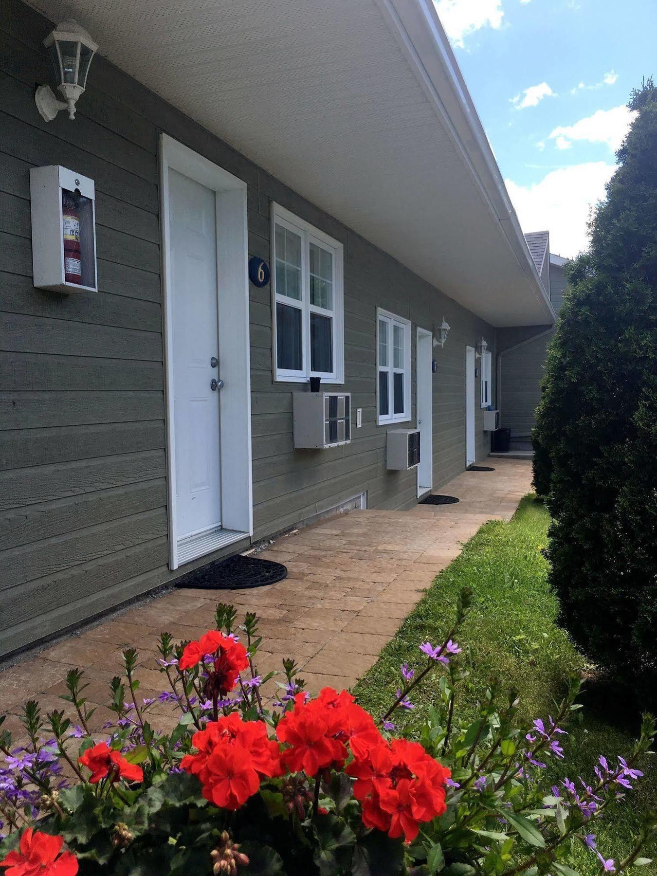 Motel Des Cedres Sherbrooke Exterior foto